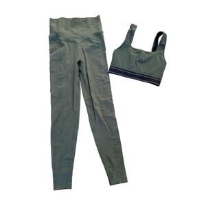 PINK Victorias Secret - Flip It Seamless Reversible Work out Set in Fresh Forest